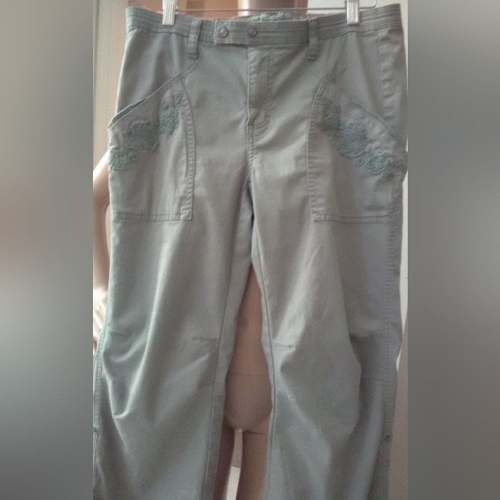 LIKE NEW GREEN PANTS or CAPRIS BY CANDIES DECOR. PKT/ (SNAP TO CAPRI) SZ. JR 11 - Picture 5 of 11
